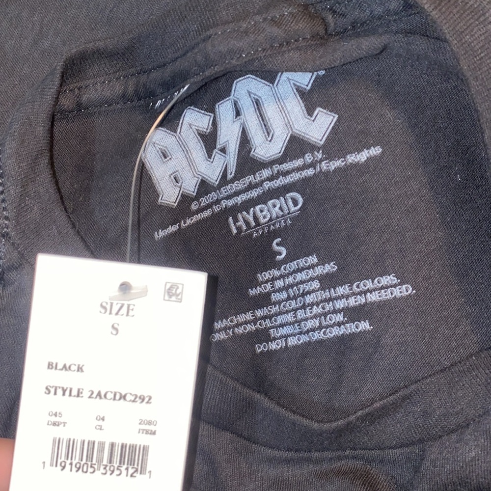 🌵NWT AC/DC Black graphic tee! - Picture 7 of 7